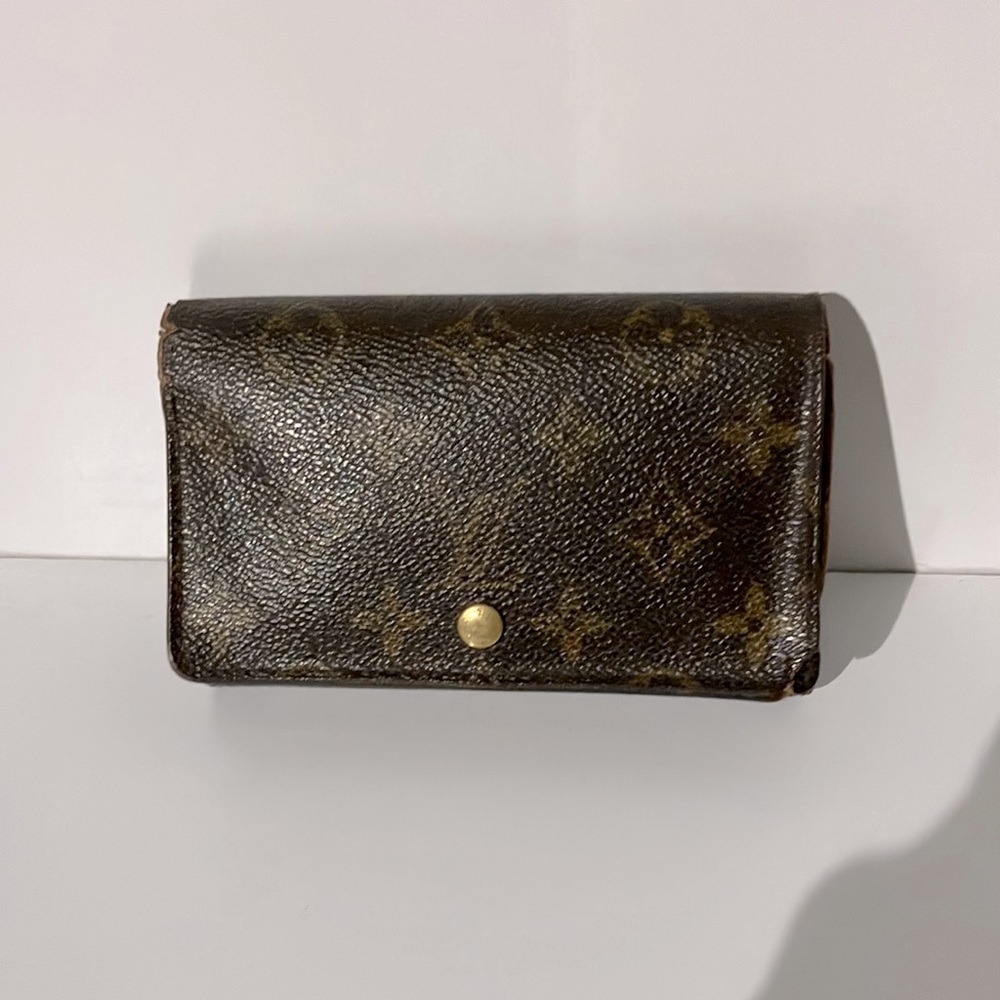 10 Vintage LV wallet